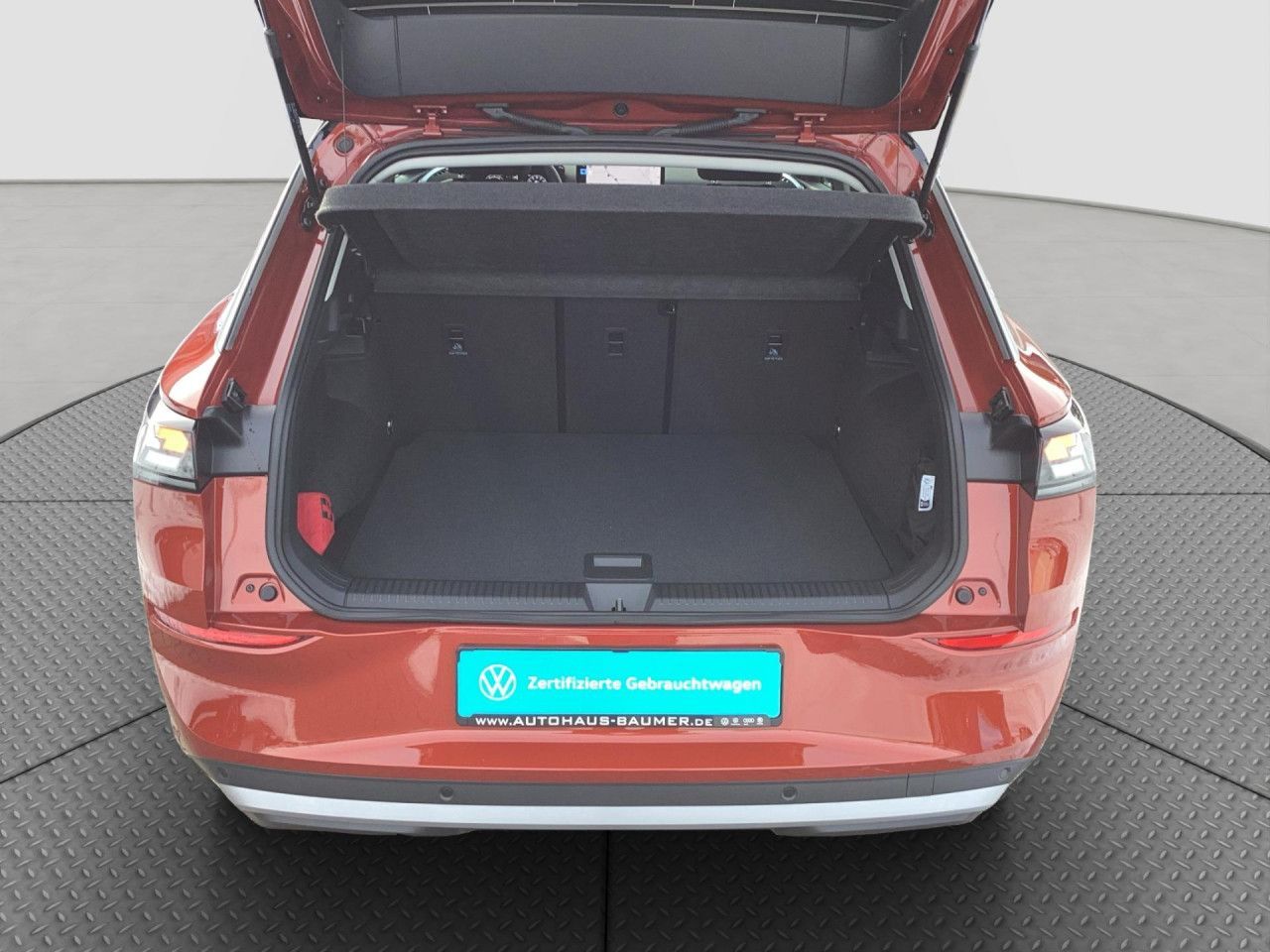 Fahrzeugabbildung Volkswagen T-Roc Life 1.5 l eTSI OPF 110 kW (150 PS) Navi