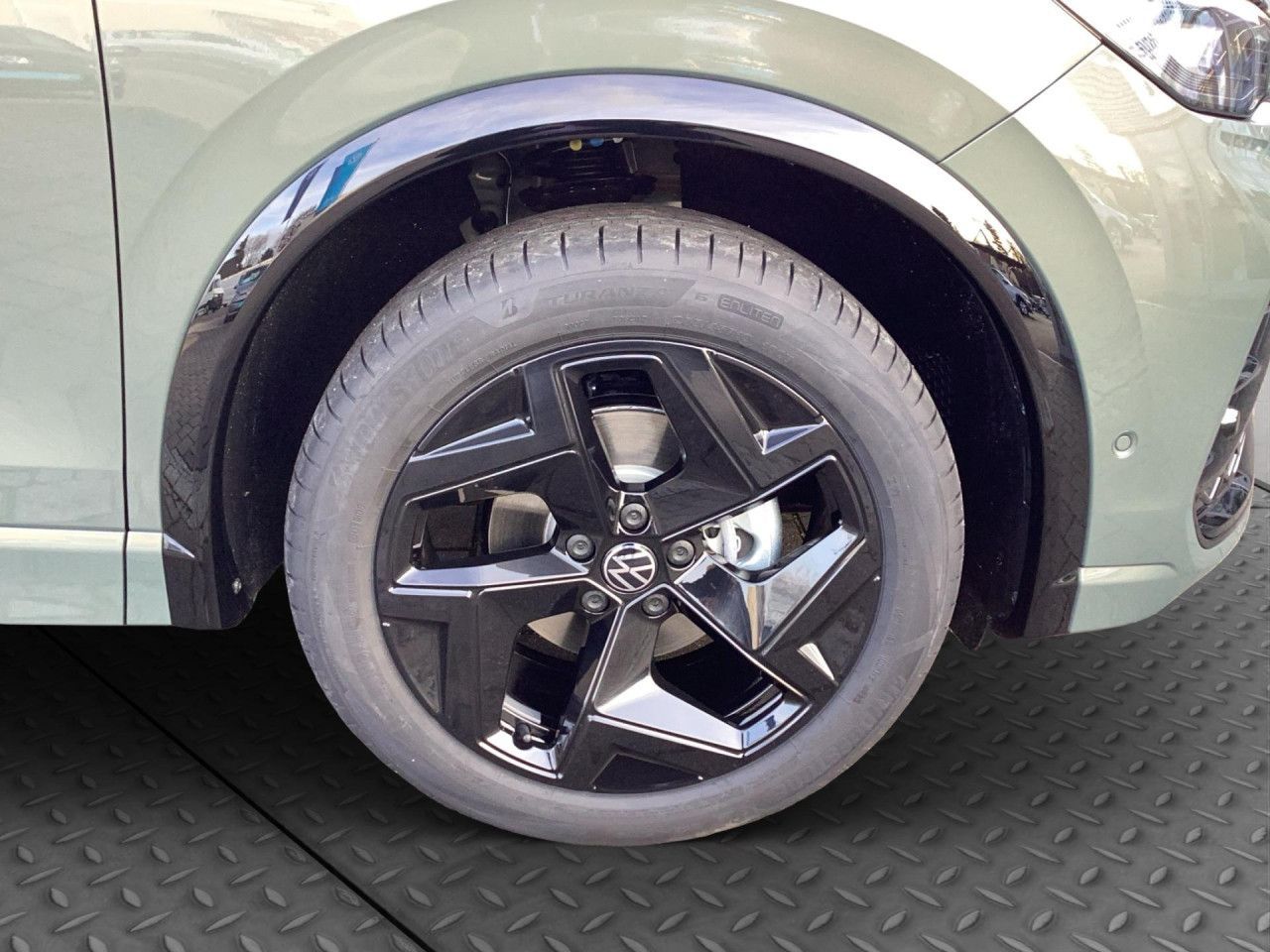 Fahrzeugabbildung Volkswagen Tiguan R-Line 1.5 l eTSI OPF 110 kW (150 PS) LED