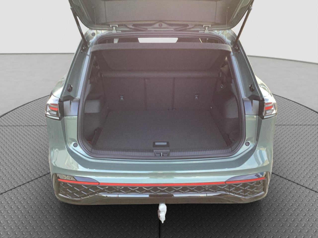 Fahrzeugabbildung Volkswagen Tiguan R-Line 1.5 l eTSI OPF 110 kW (150 PS) LED