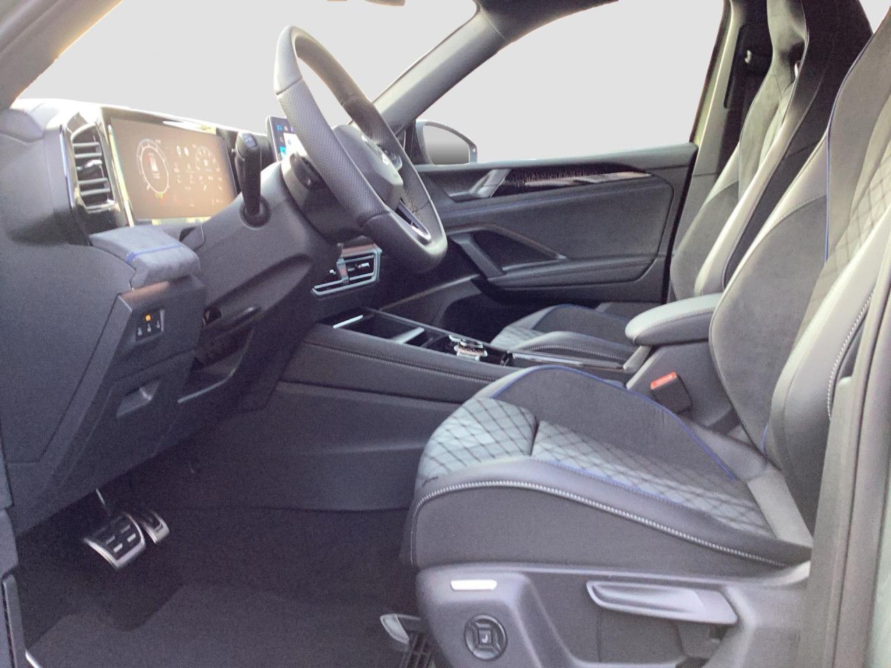 Fahrzeugabbildung Volkswagen Tiguan R-Line 1.5 l eTSI OPF 110 kW (150 PS) LED