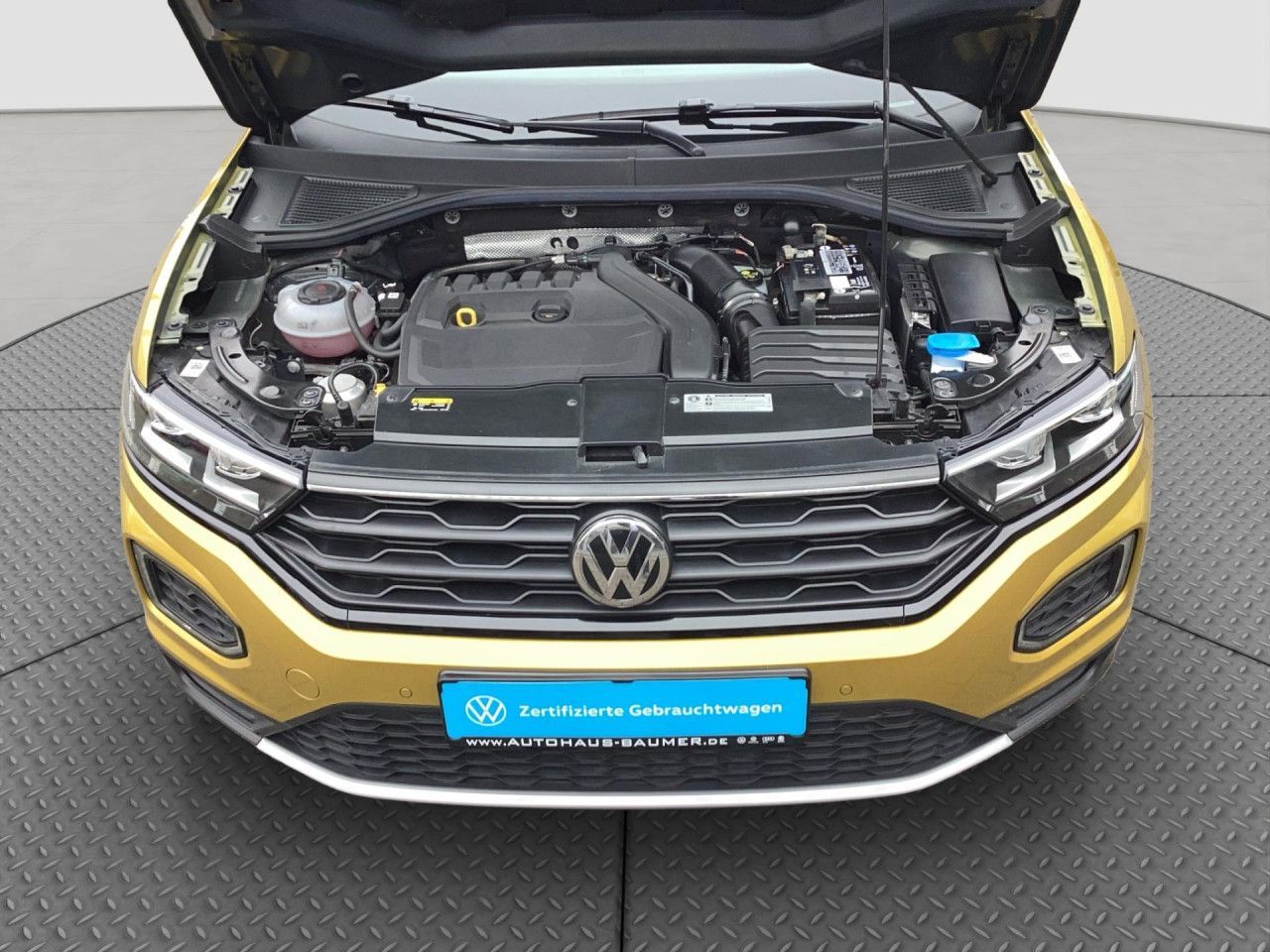 Fahrzeugabbildung Volkswagen T-Roc Style 1.5 TSI DSG LED Navi PDC Kamera el.