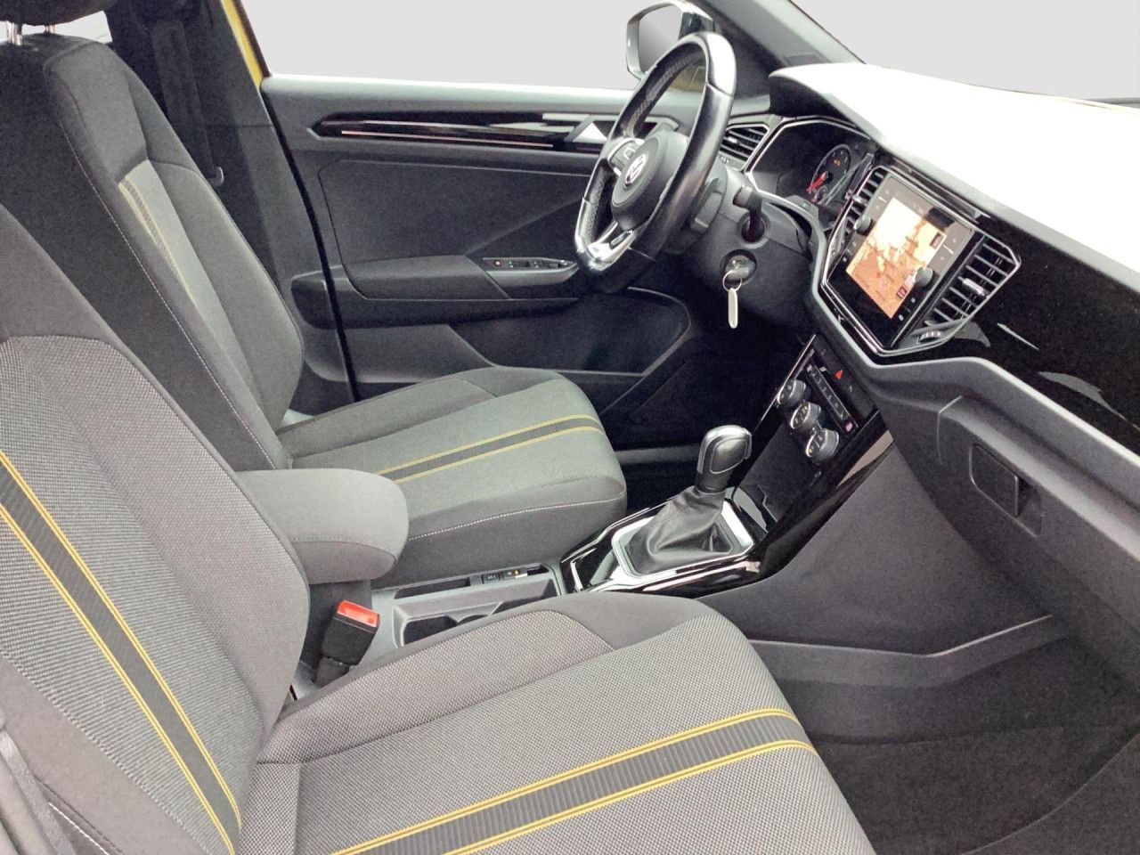 Fahrzeugabbildung Volkswagen T-Roc Style 1.5 TSI DSG LED Navi PDC Kamera el.