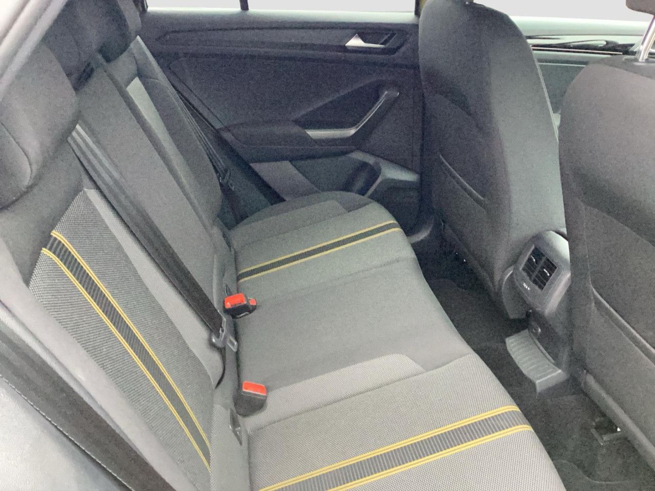 Fahrzeugabbildung Volkswagen T-Roc Style 1.5 TSI DSG LED Navi PDC Kamera el.