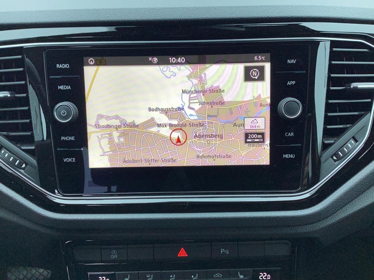 Fahrzeugabbildung Volkswagen T-Roc Style 1.5 TSI DSG LED Navi PDC Kamera el.