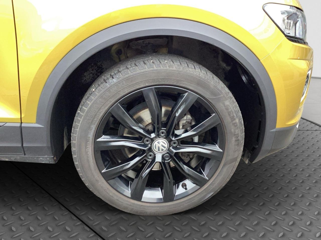 Fahrzeugabbildung Volkswagen T-Roc Style 1.5 TSI DSG LED Navi PDC Kamera el.