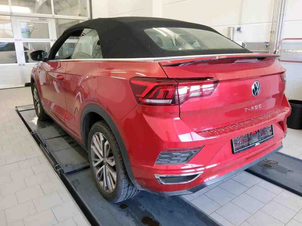 Fahrzeugabbildung Volkswagen T-Roc Cabriolet R-Line 1.5 TSI AHK Kamera Navi