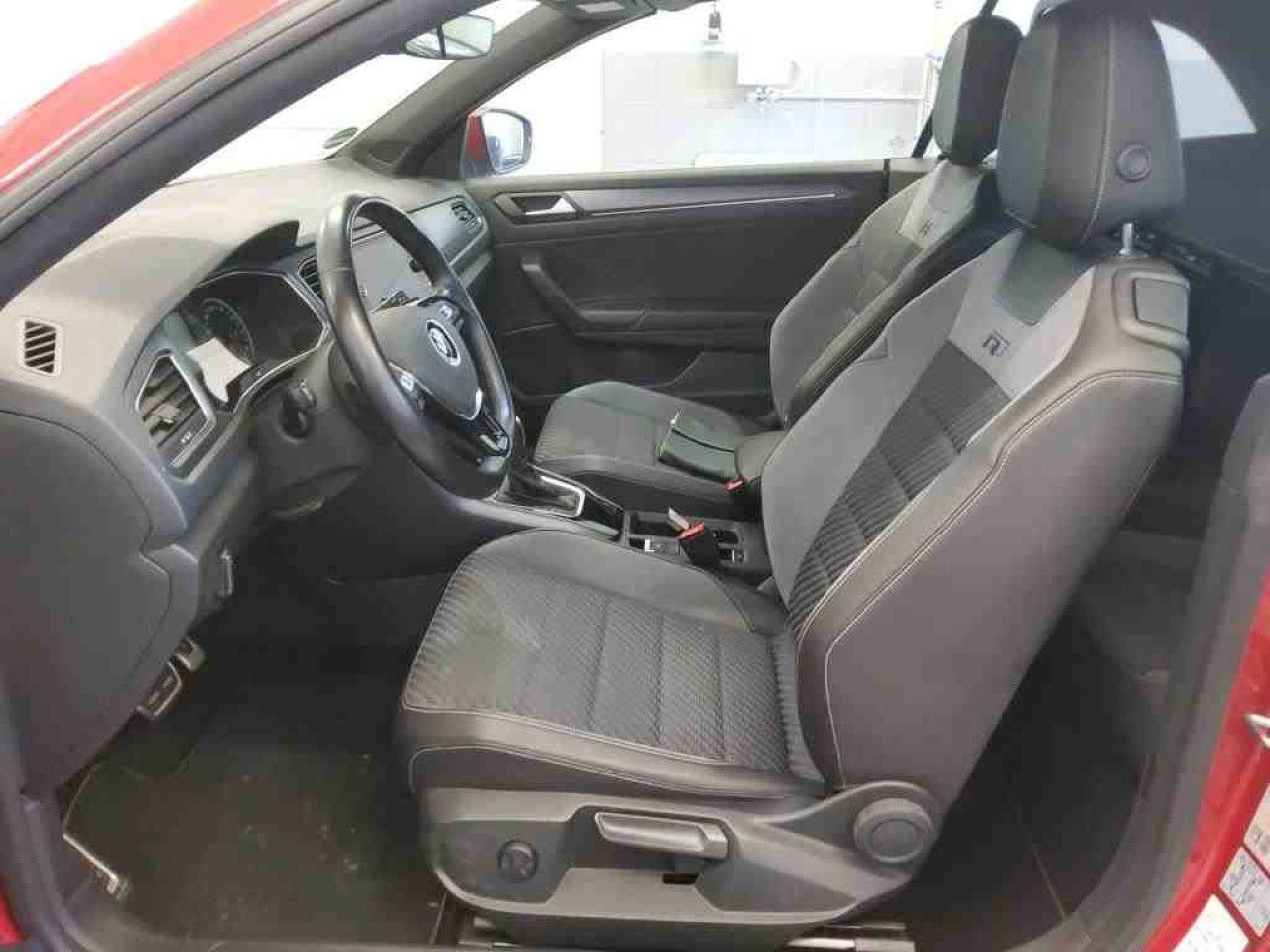 Fahrzeugabbildung Volkswagen T-Roc Cabriolet R-Line 1.5 TSI AHK Kamera Navi