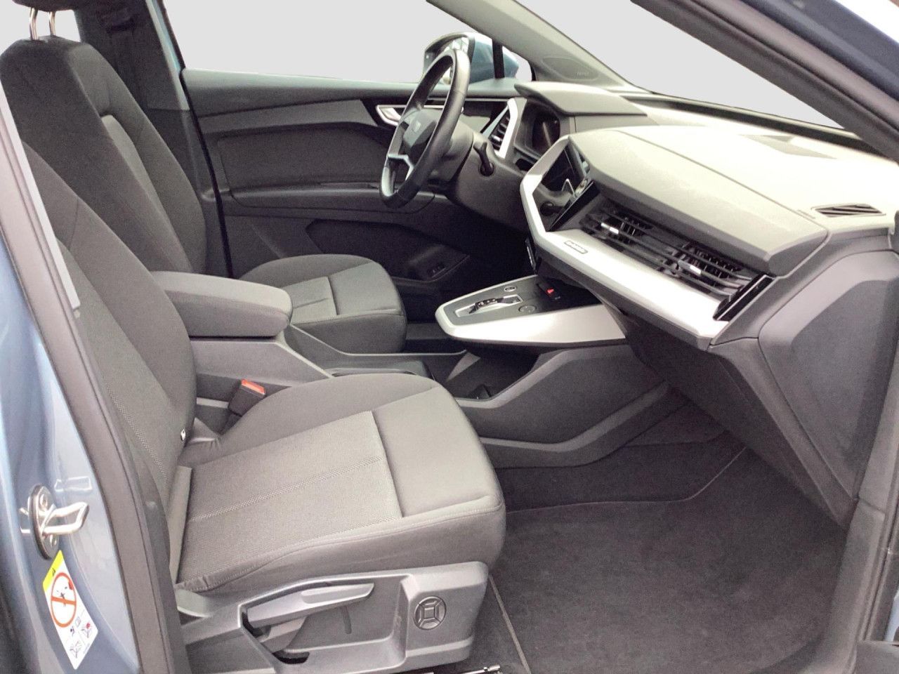 Fahrzeugabbildung Audi Q4 e-tron 40 e-tron basis 82 kWh AHK LED Navi