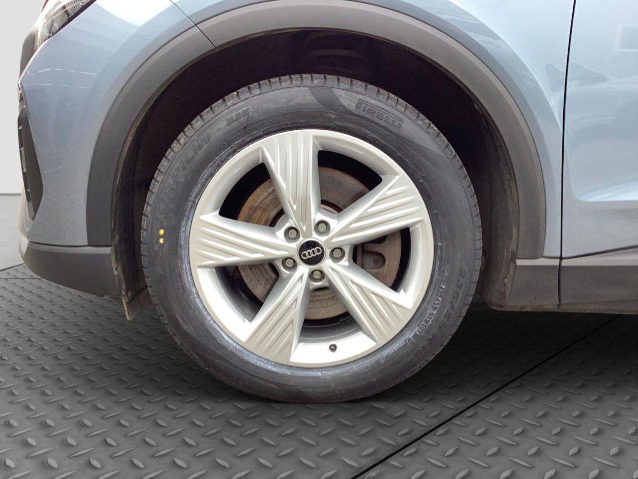 Fahrzeugabbildung Audi Q4 e-tron 40 e-tron basis 82 kWh AHK LED Navi