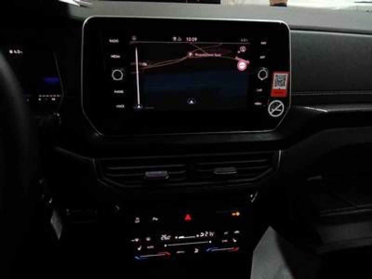 Fahrzeugabbildung Volkswagen T-Cross R-Line 1.5 TSI DSG AHK IQ.Light Navi LED