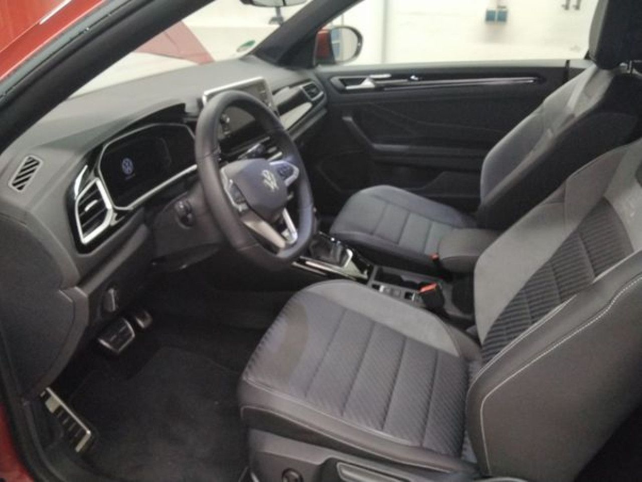 Fahrzeugabbildung Volkswagen T-Roc Cabriolet R-Line 1.5 TSI DSG Navi LED