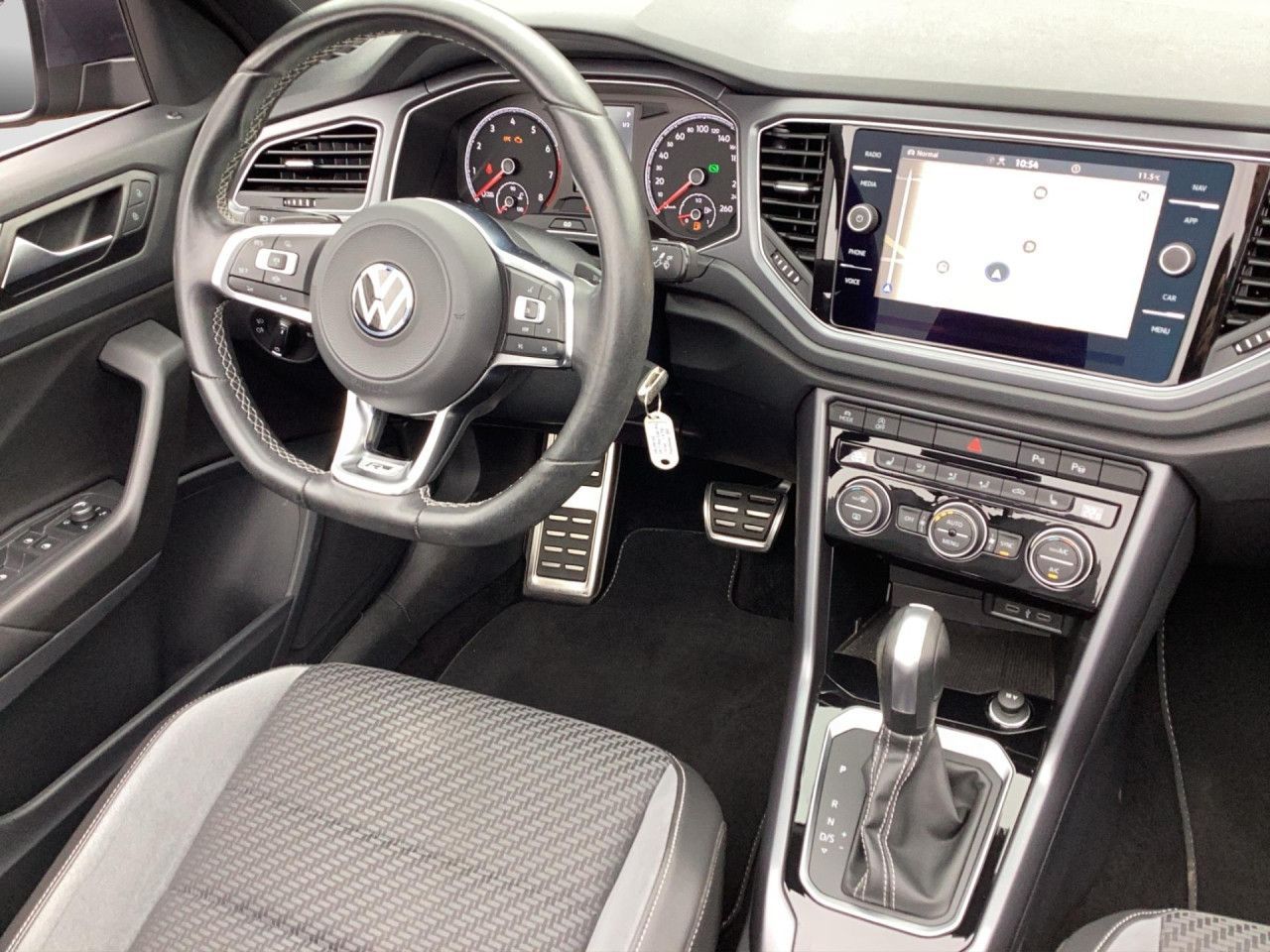Fahrzeugabbildung Volkswagen T-Roc Cabriolet R-Line 1.5 TSI DSG Navi LED