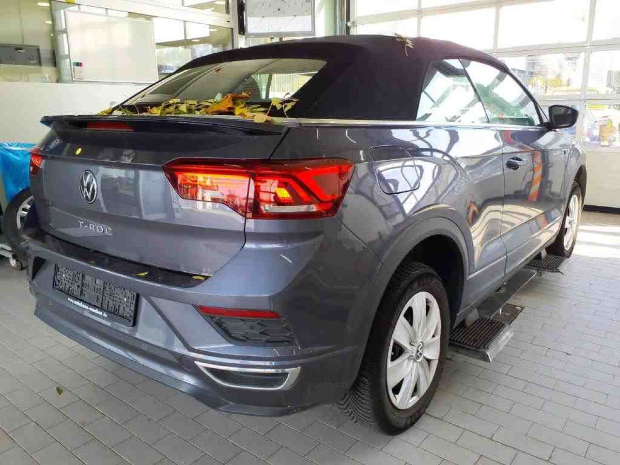 Fahrzeugabbildung Volkswagen T-Roc Cabriolet R-Line 1.5 TSI DSG Navi LED