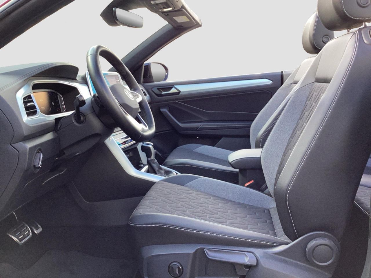 Fahrzeugabbildung Volkswagen T-Roc Cabriolet GOAL 1.5 TSI DSG Navi LED Plus