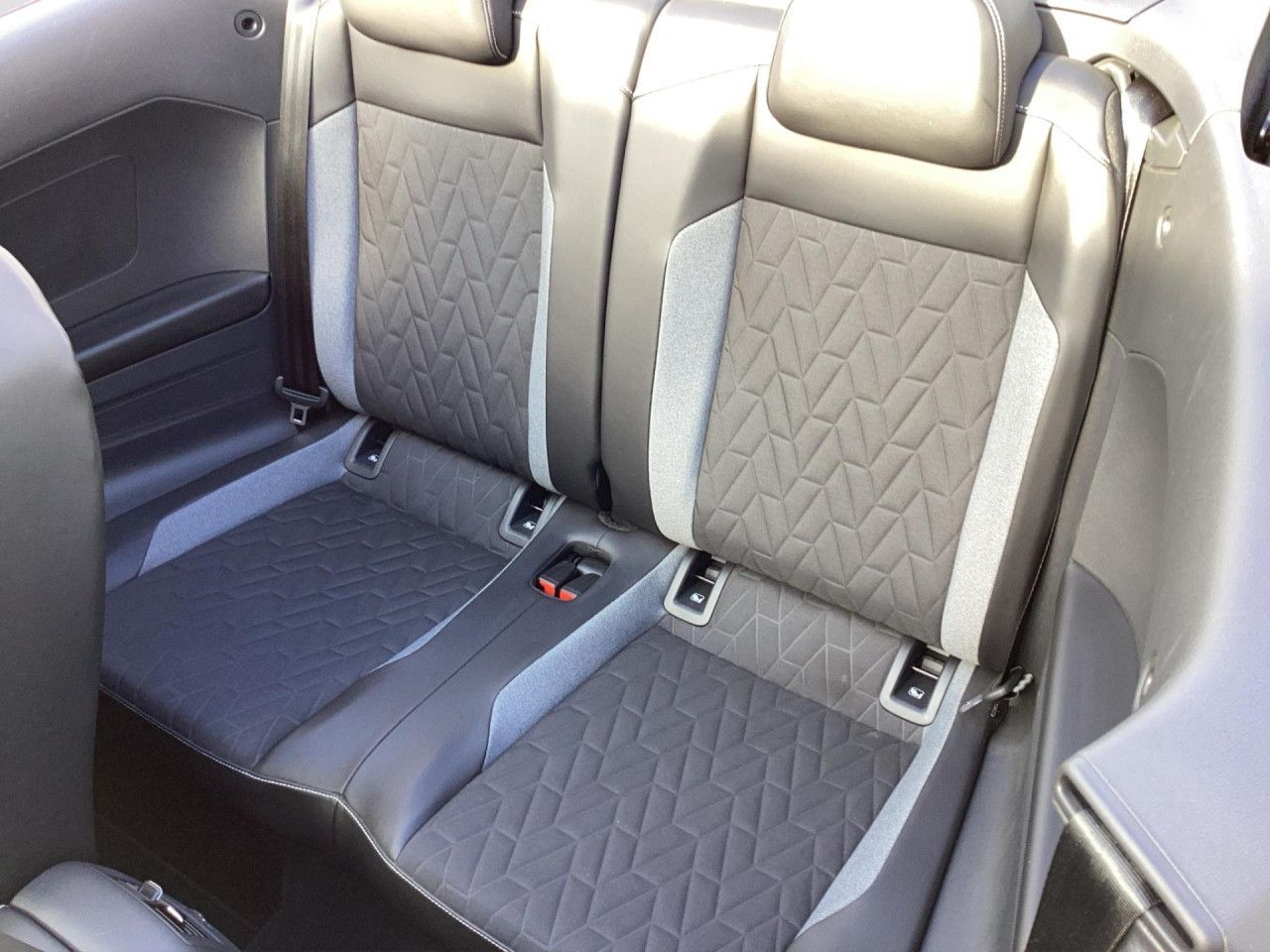 Fahrzeugabbildung Volkswagen T-Roc Cabriolet GOAL 1.5 TSI DSG Navi LED Plus