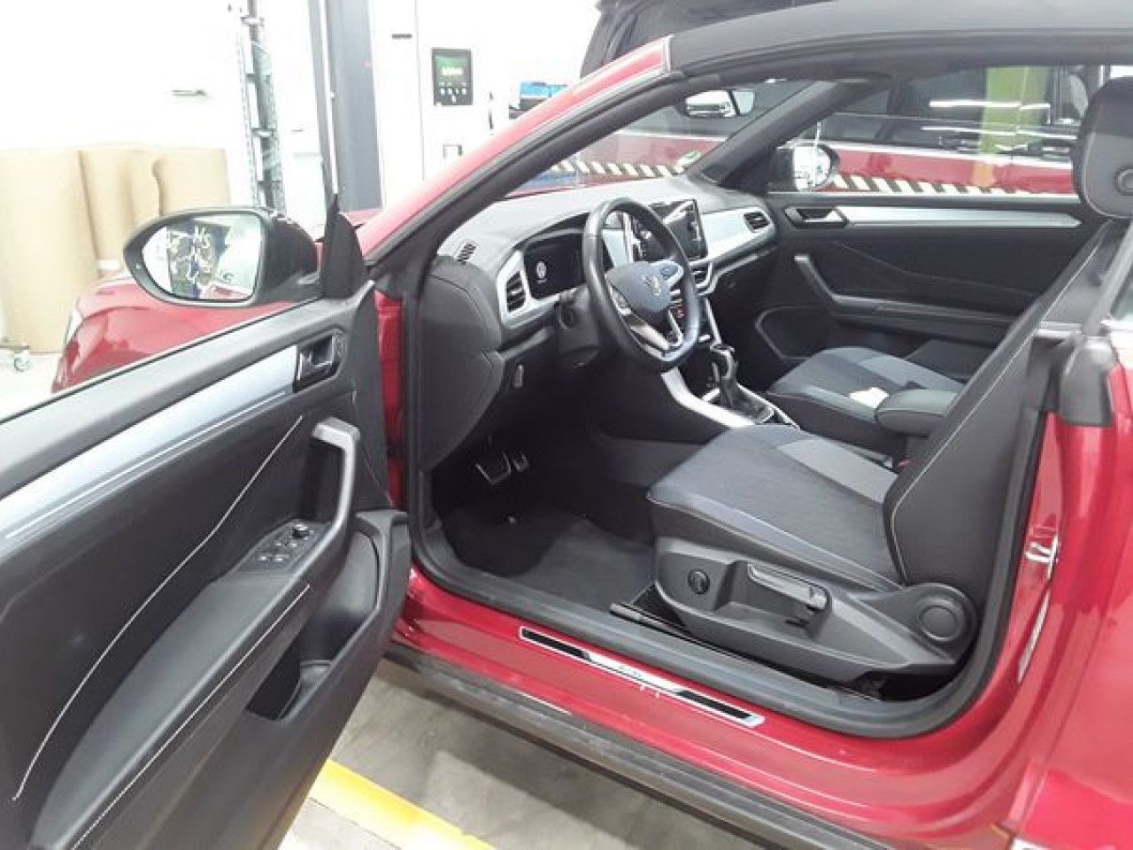 Fahrzeugabbildung Volkswagen T-Roc Cabriolet GOAL 1.5 TSI DSG Navi LED Plus