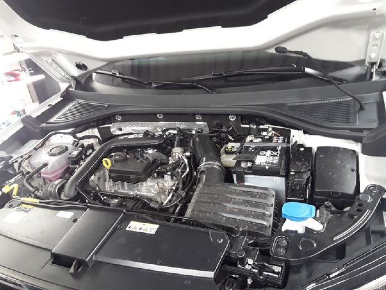 Fahrzeugabbildung Volkswagen T-ROC Life 1.0 TSI Navi LED-Plus Kamera ACC