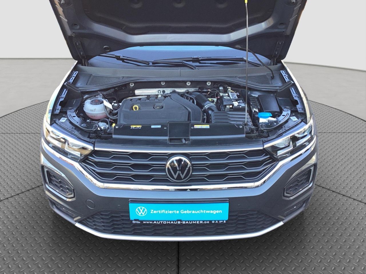 Fahrzeugabbildung Volkswagen T-Roc Sport 1.5 TSI DSG AHK LED Navi SHZ PDC