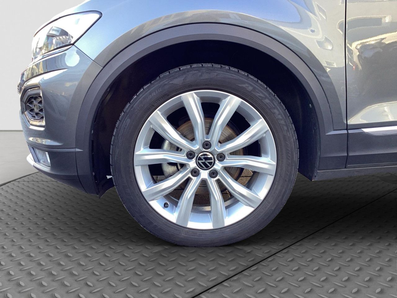 Fahrzeugabbildung Volkswagen T-Roc Sport 1.5 TSI DSG AHK LED Navi SHZ PDC