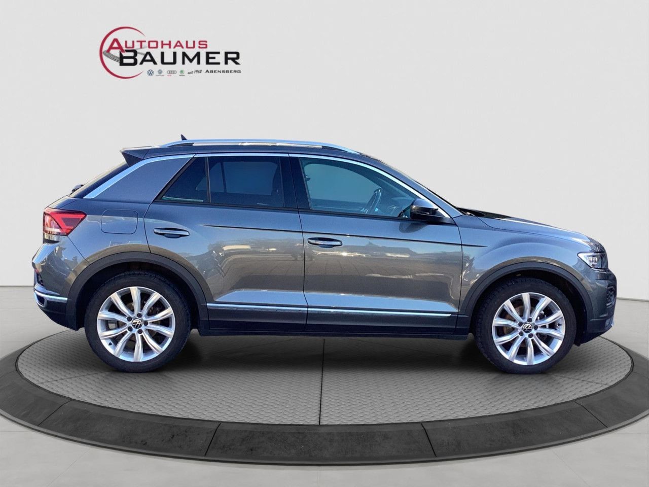 Fahrzeugabbildung Volkswagen T-Roc Sport 1.5 TSI DSG AHK LED Navi SHZ PDC
