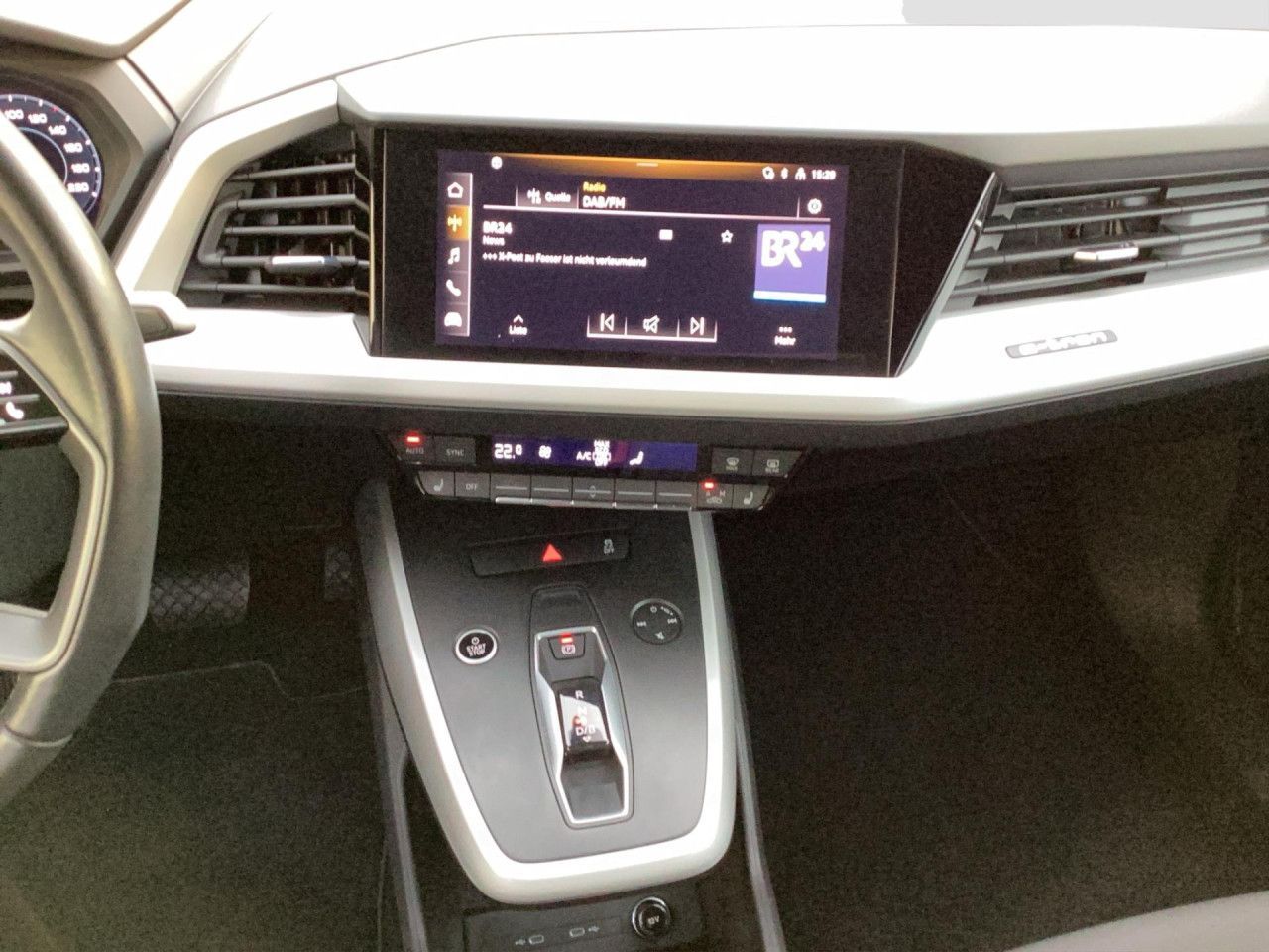 Fahrzeugabbildung Audi Q4 e-tron 55 kWh LED SHZ PDC hinten Bluetooth