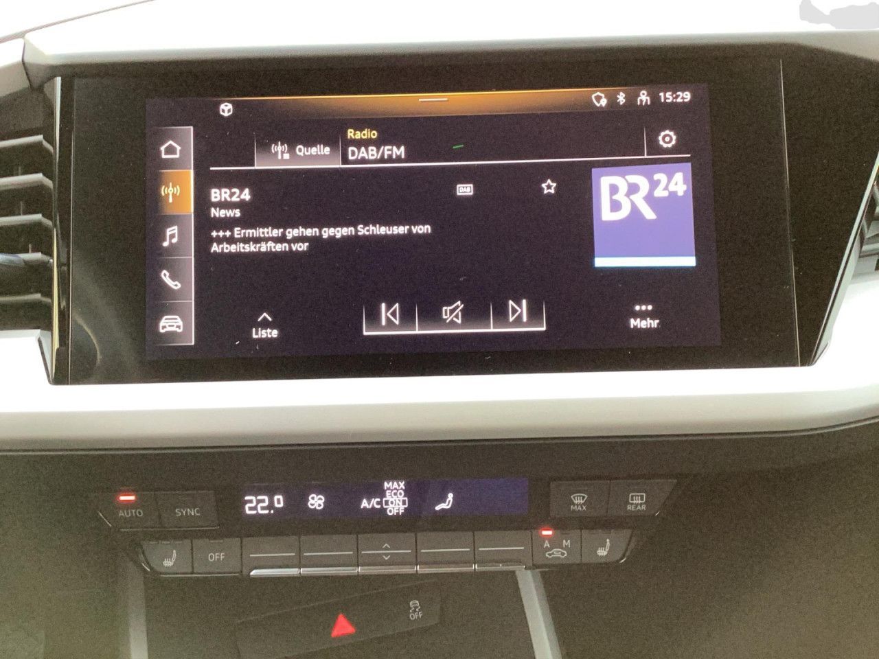 Fahrzeugabbildung Audi Q4 e-tron 55 kWh LED SHZ PDC hinten Bluetooth