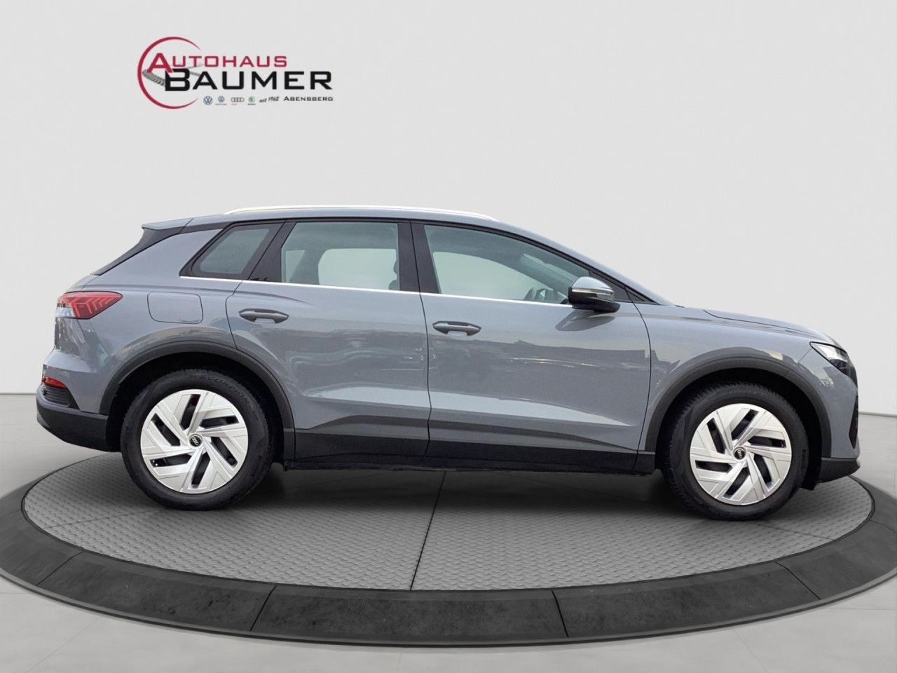 Fahrzeugabbildung Audi Q4 e-tron 55 kWh LED SHZ PDC hinten Bluetooth