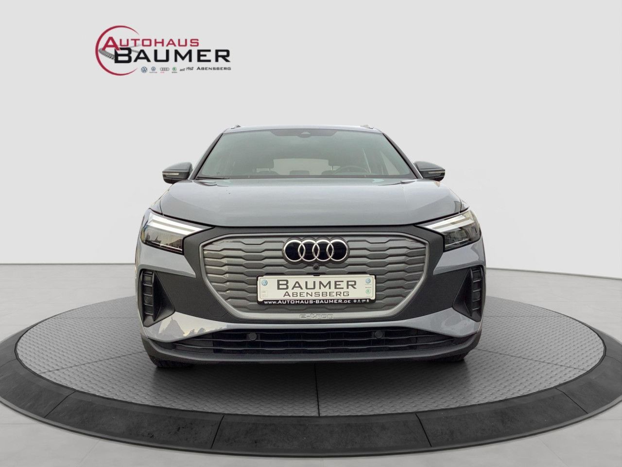 Fahrzeugabbildung Audi Q4 e-tron 55 kWh LED SHZ PDC hinten Bluetooth