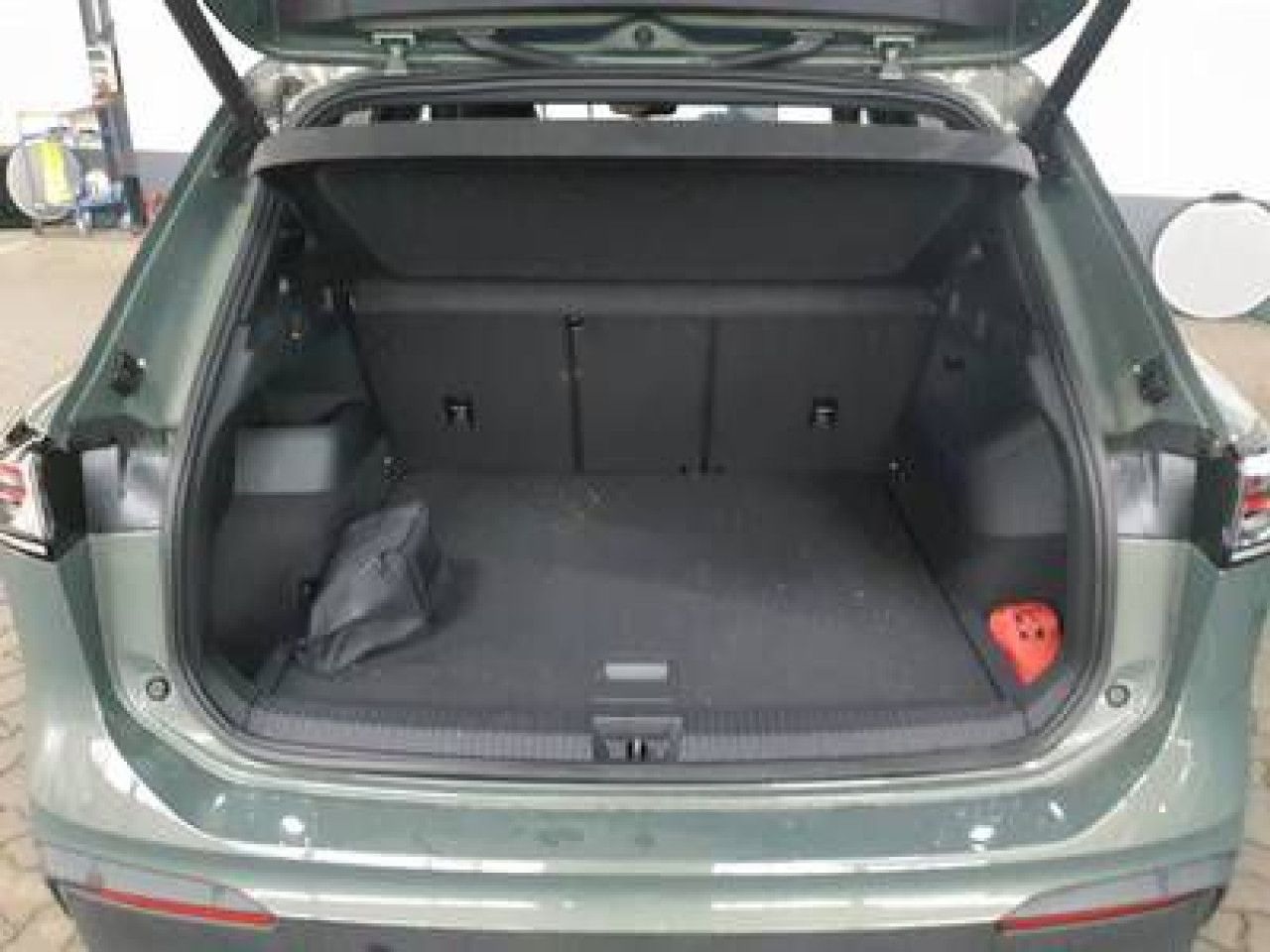 Fahrzeugabbildung Volkswagen Tiguan GOAL 1.5 eTSI DSG AHK IQ Light Navi LED