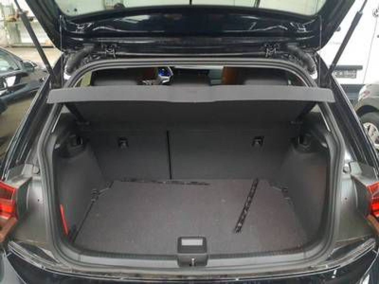 Fahrzeugabbildung Volkswagen Polo Life 1.0 TSI Navi LED ACC Dig.Cockpit SHZ