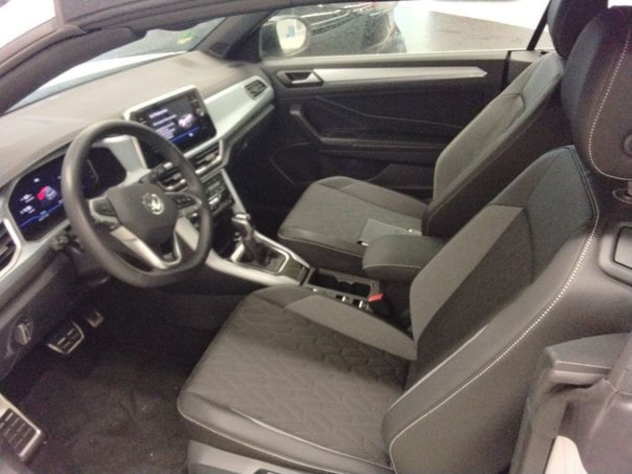 Fahrzeugabbildung Volkswagen T-Roc Cabriolet GOAL 1.5 TSI DSG Navi LED-Plus