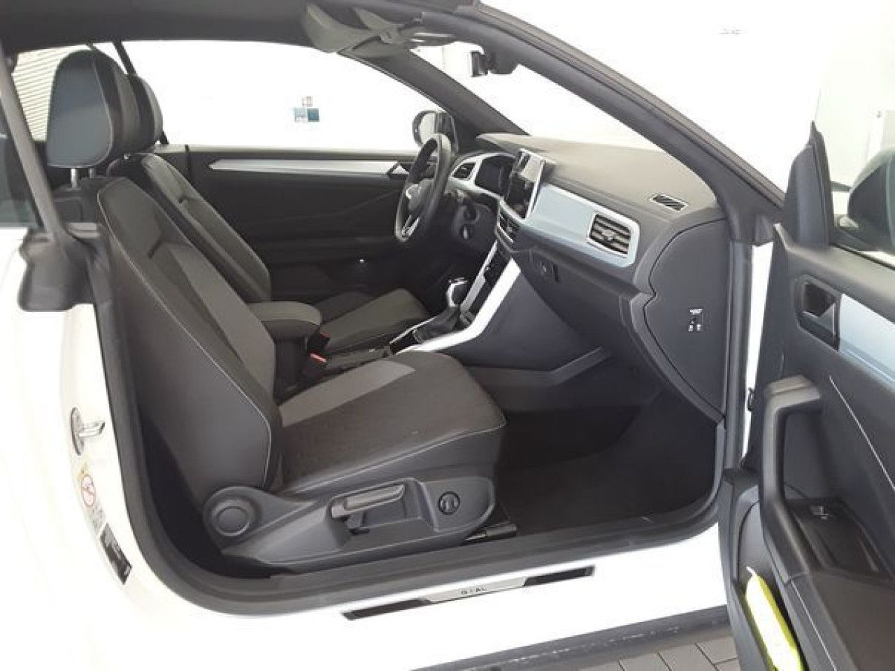 Fahrzeugabbildung Volkswagen T-Roc Cabriolet GOAL 1.5 TSI DSG Navi LED-Plus