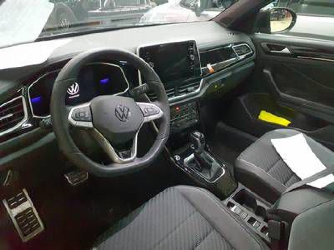 Fahrzeugabbildung Volkswagen T-Roc Cabriolet R-Line 1.5 TSI DSG AHK Navi LED