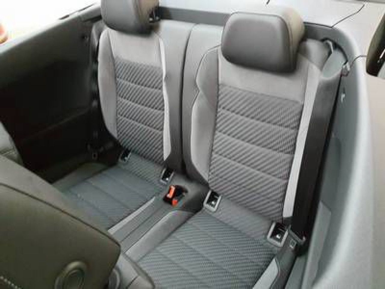 Fahrzeugabbildung Volkswagen T-Roc Cabriolet R-Line 1.5 TSI DSG AHK Navi LED