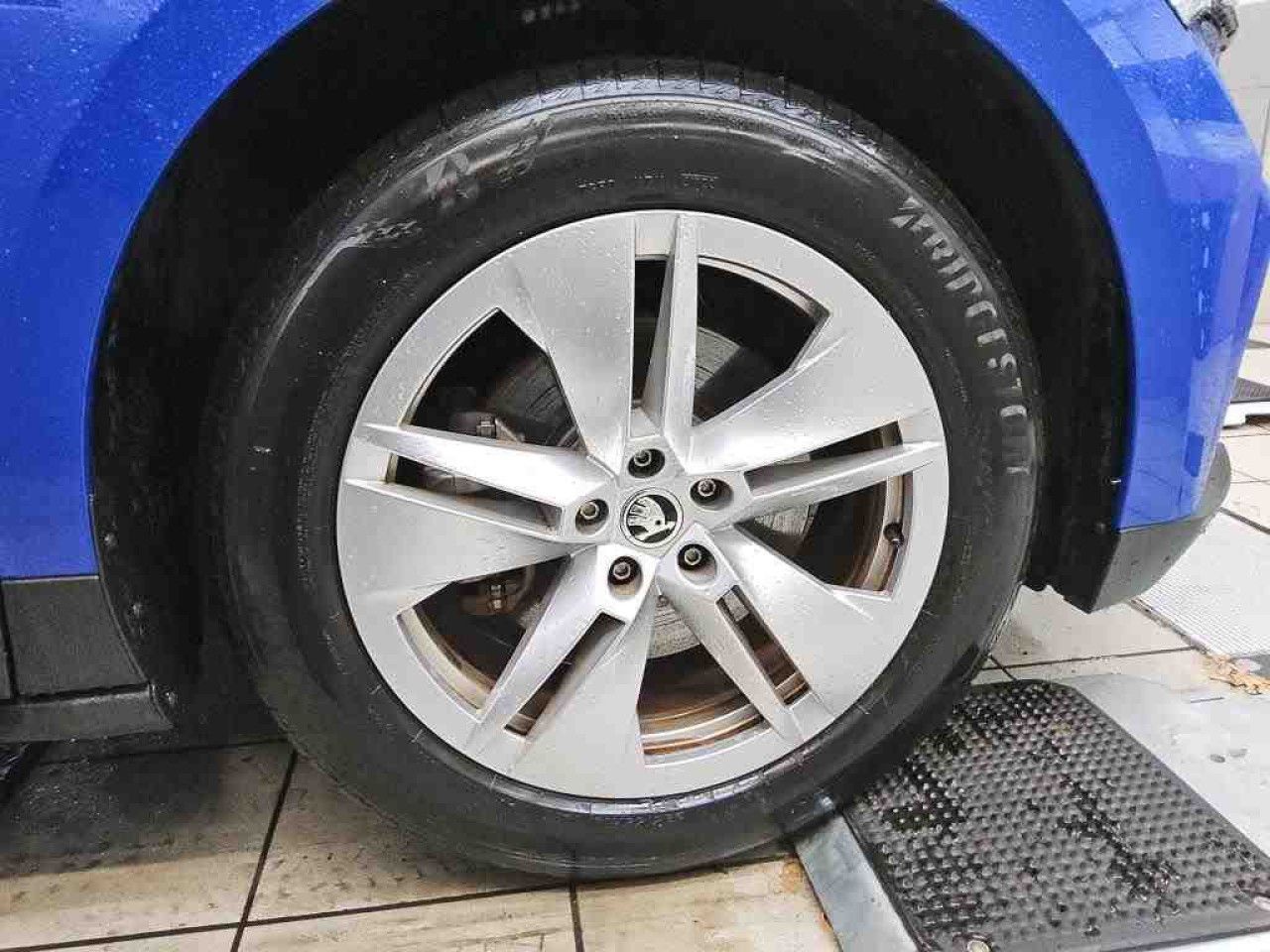 Fahrzeugabbildung SKODA Enyaq iV 55 kWh Kamera NAvi LED ACC Panorama SHZ