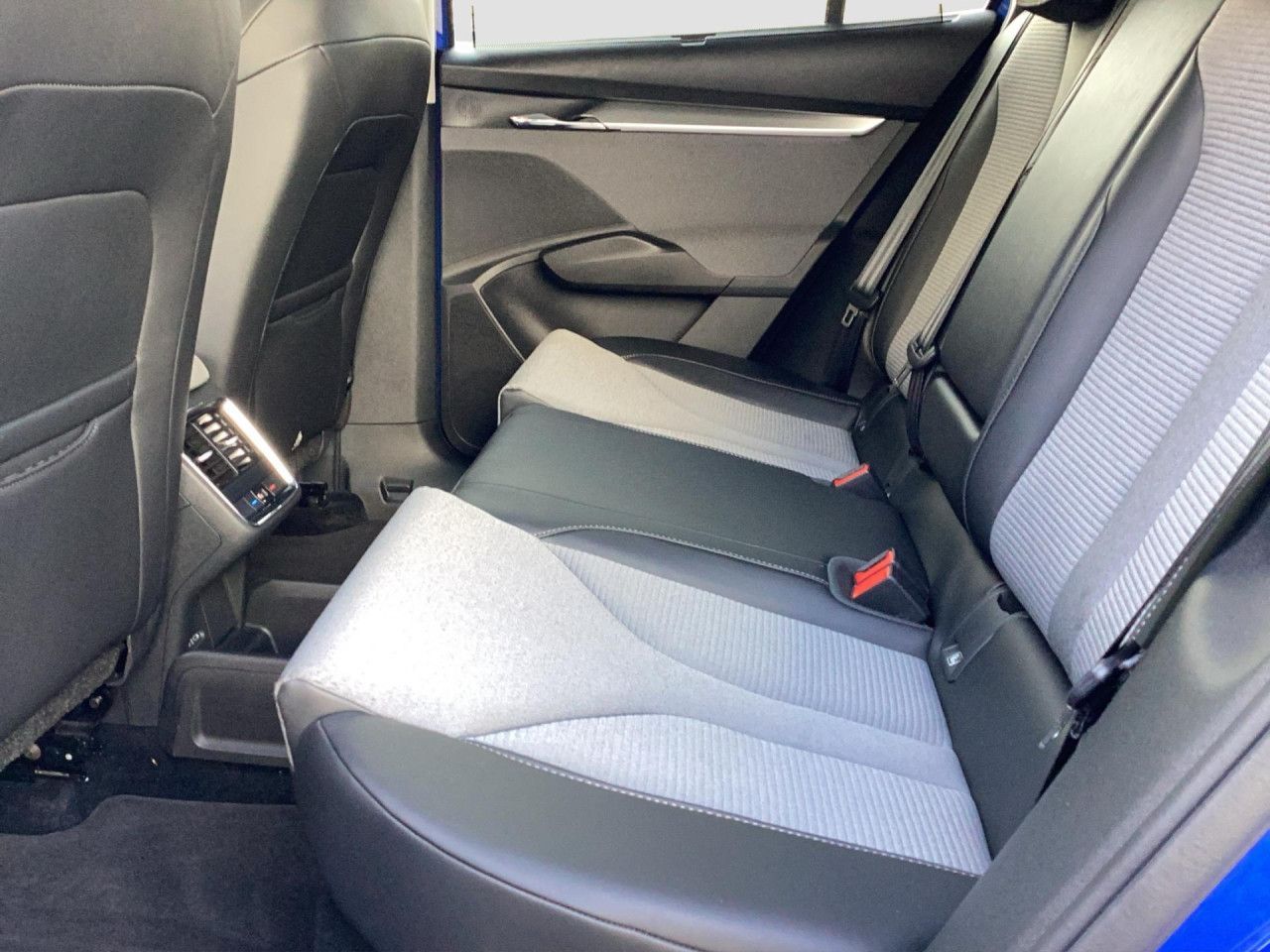 Fahrzeugabbildung SKODA Enyaq iV 55 kWh Kamera NAvi LED ACC Panorama SHZ