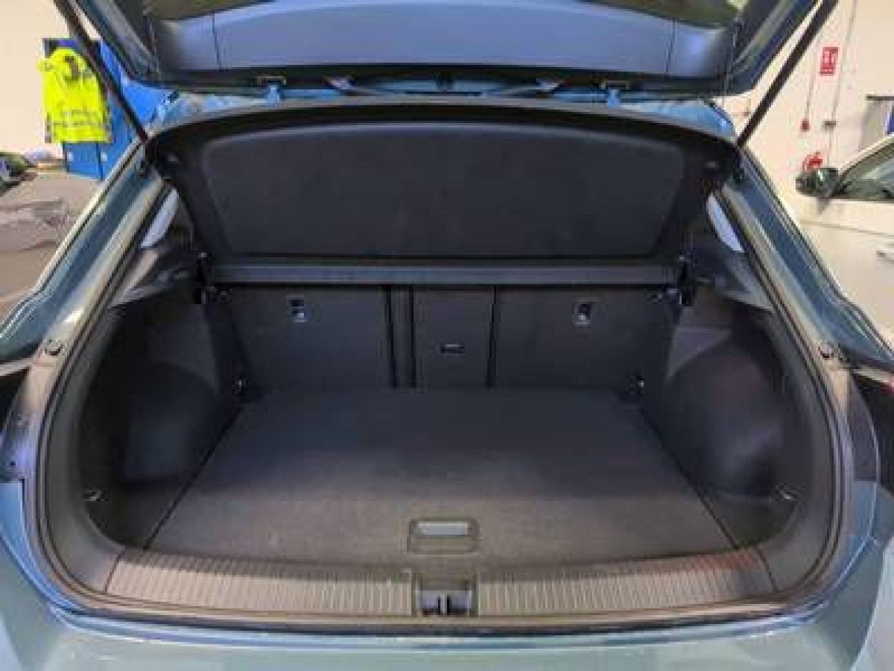 Fahrzeugabbildung Volkswagen T-Roc Life 2.0 TDI DSG AHK Kamera Navi LED-Plus