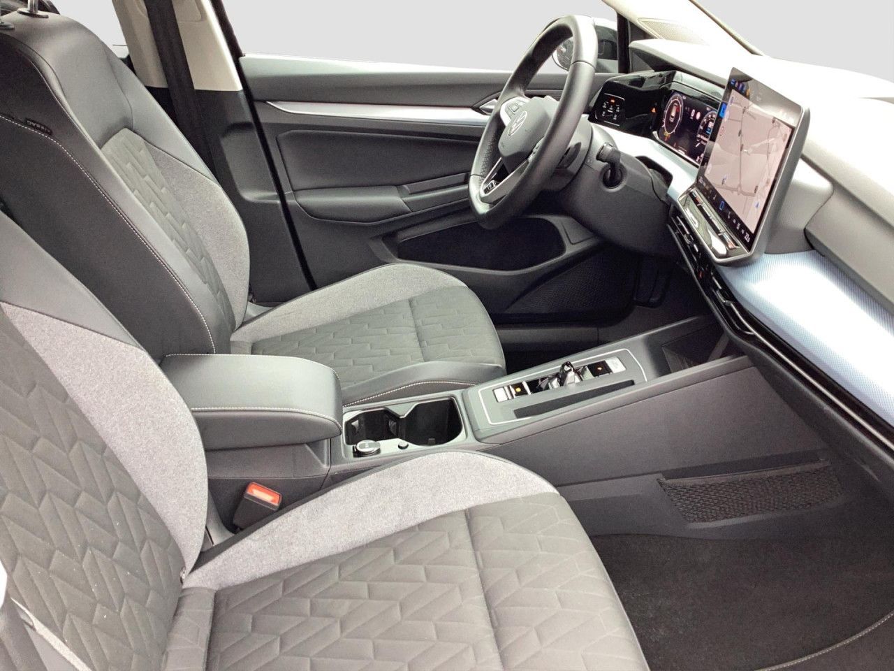 Fahrzeugabbildung Volkswagen Golf Life 2.0 TDI DSG AHK Kamera Navi LED-Plus