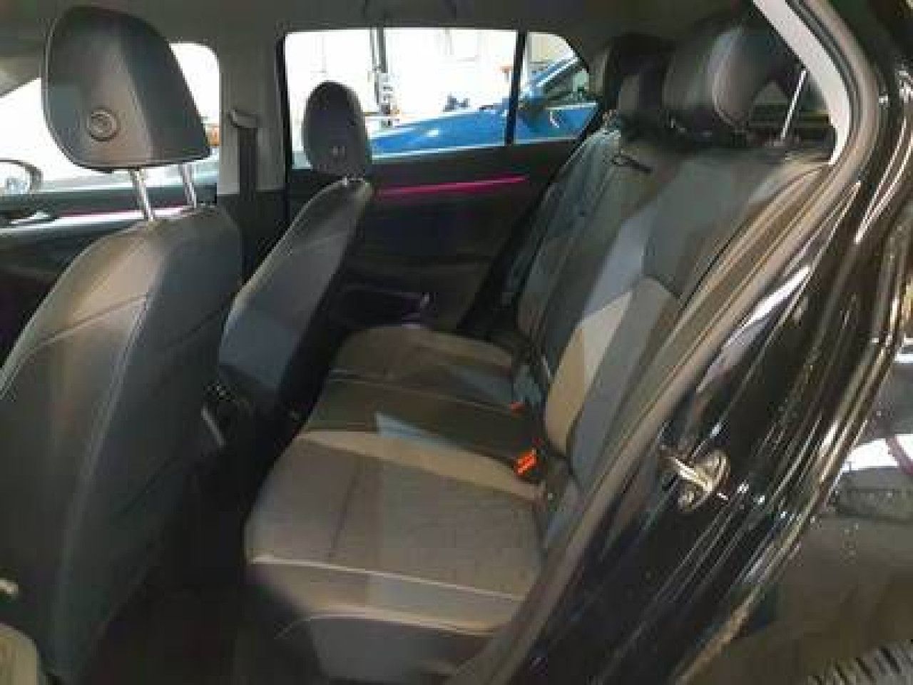 Fahrzeugabbildung Volkswagen Golf Life 2.0 TDI DSG AHK Kamera Navi LED-Plus