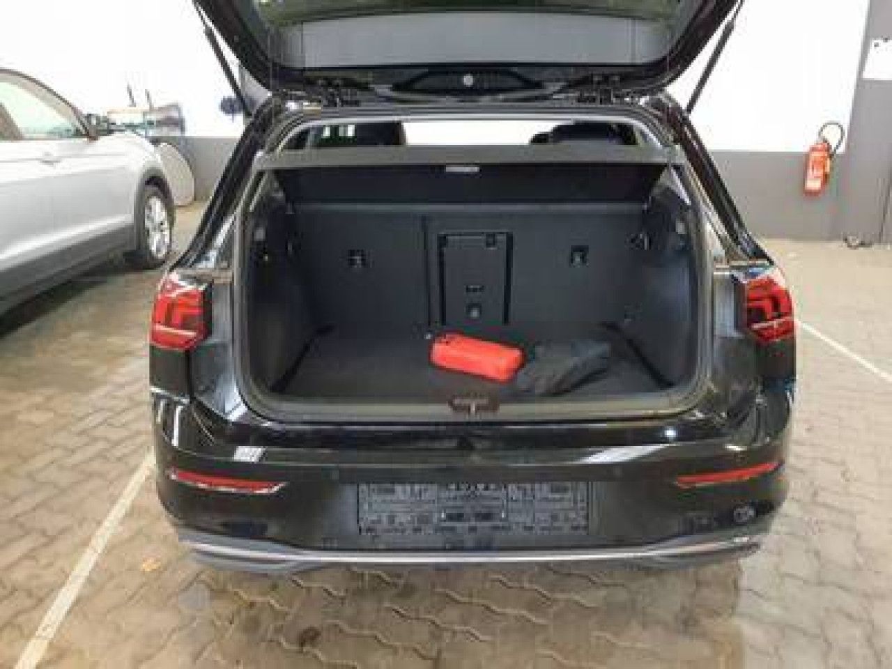 Fahrzeugabbildung Volkswagen Golf Life 2.0 TDI DSG AHK Kamera Navi LED-Plus