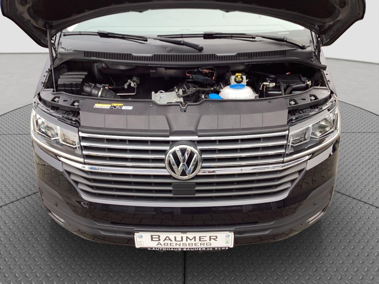 Fahrzeugabbildung Volkswagen T6.1 Caravelle Comfortline 2.0 TDI DSG 9- Sitze