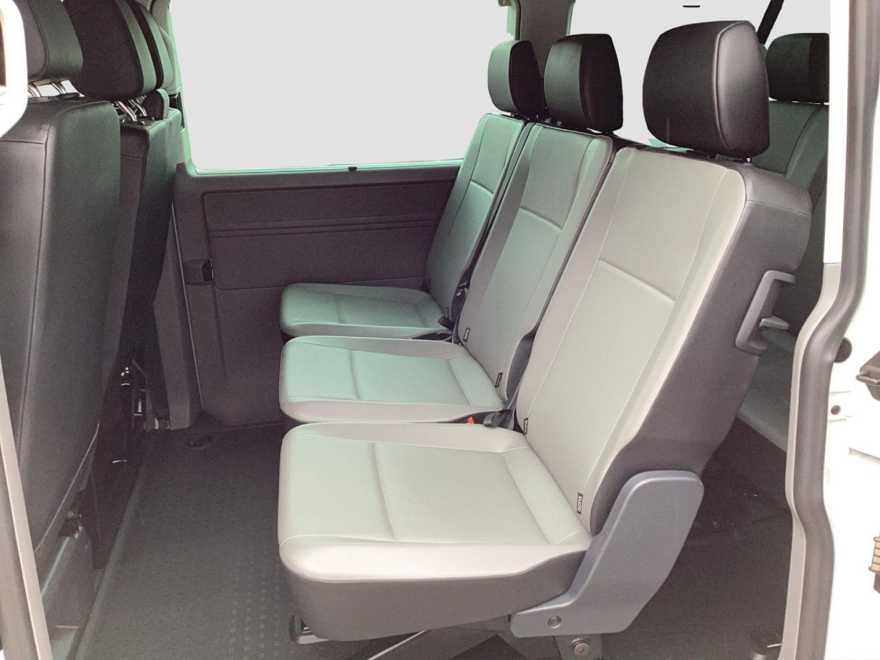 Fahrzeugabbildung Volkswagen T6.1 Caravelle Comfortline 2.0 TDI DSG 9-Sitze