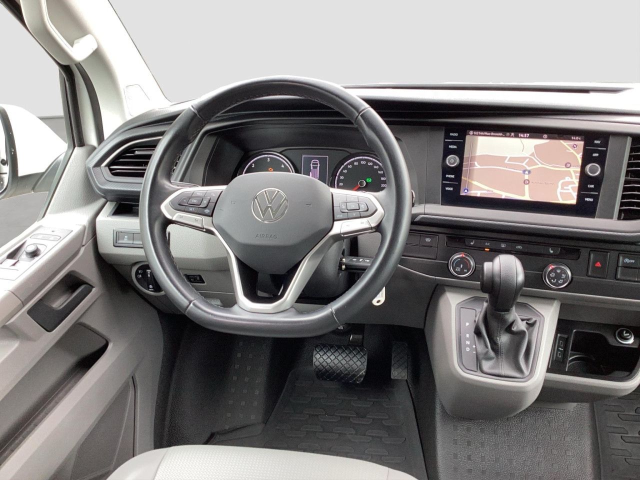 Fahrzeugabbildung Volkswagen T6.1 Caravelle Comfortline 2.0 TDI DSG 9-Sitze