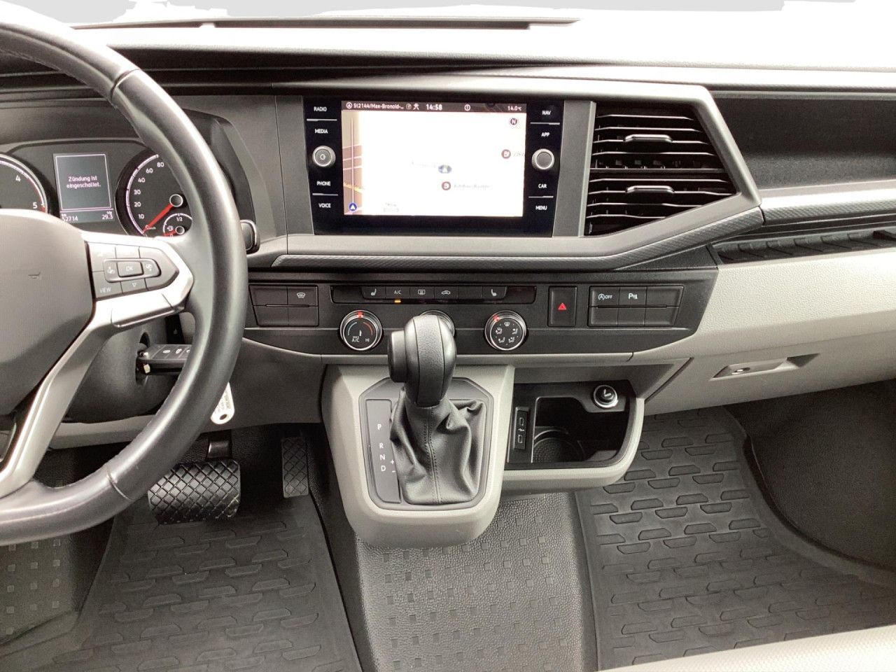 Fahrzeugabbildung Volkswagen T6.1 Caravelle Comfortline 2.0 TDI DSG 9-Sitze