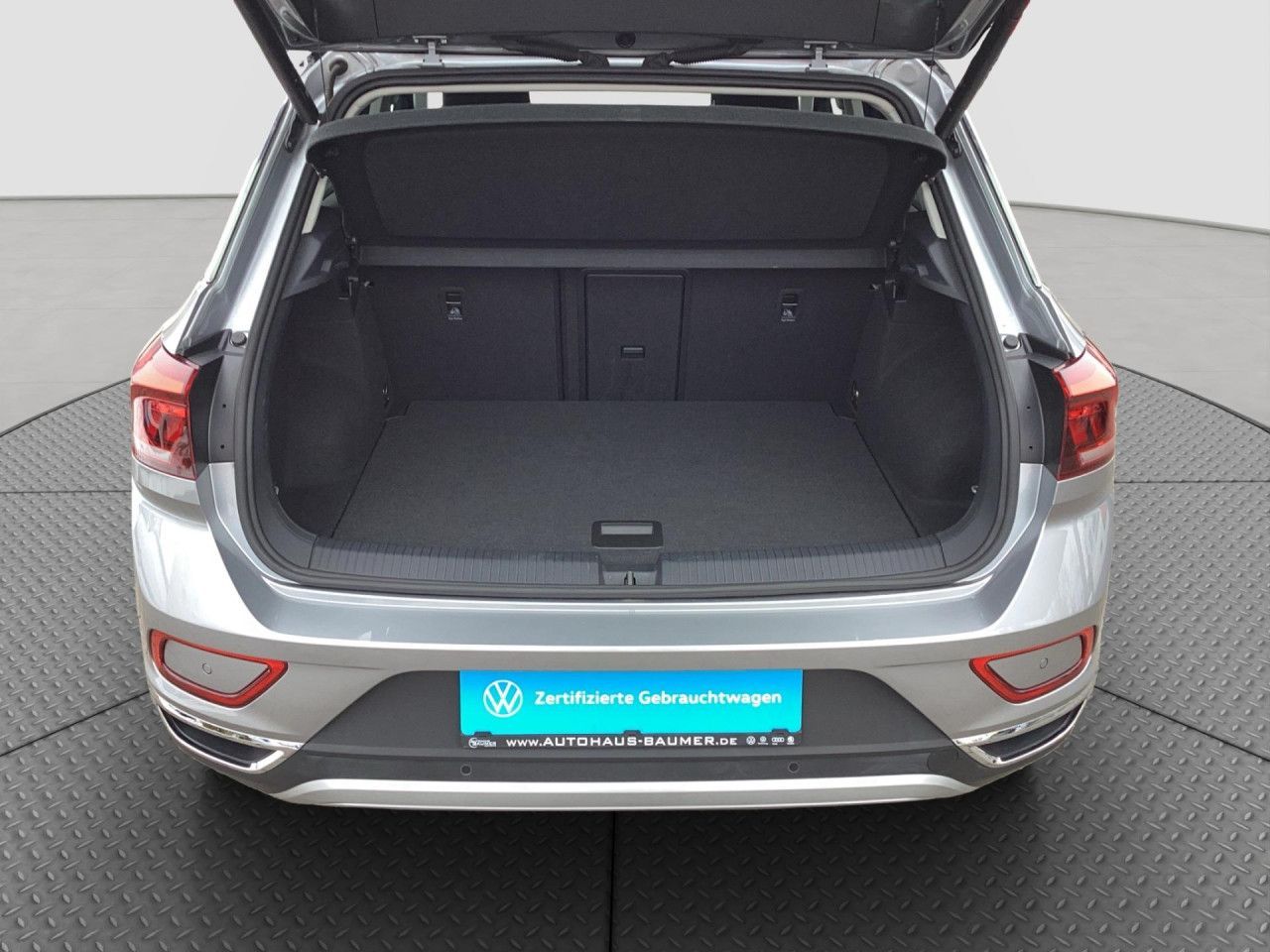 Fahrzeugabbildung Volkswagen T-ROC Style 1.5 TSI AHK Navi LED Standheizung