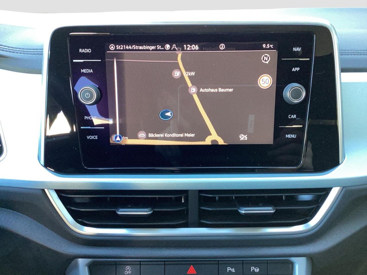 Fahrzeugabbildung Volkswagen T-ROC GOAL 1.5 TSI DSG Navi LED ParkAssist ACC