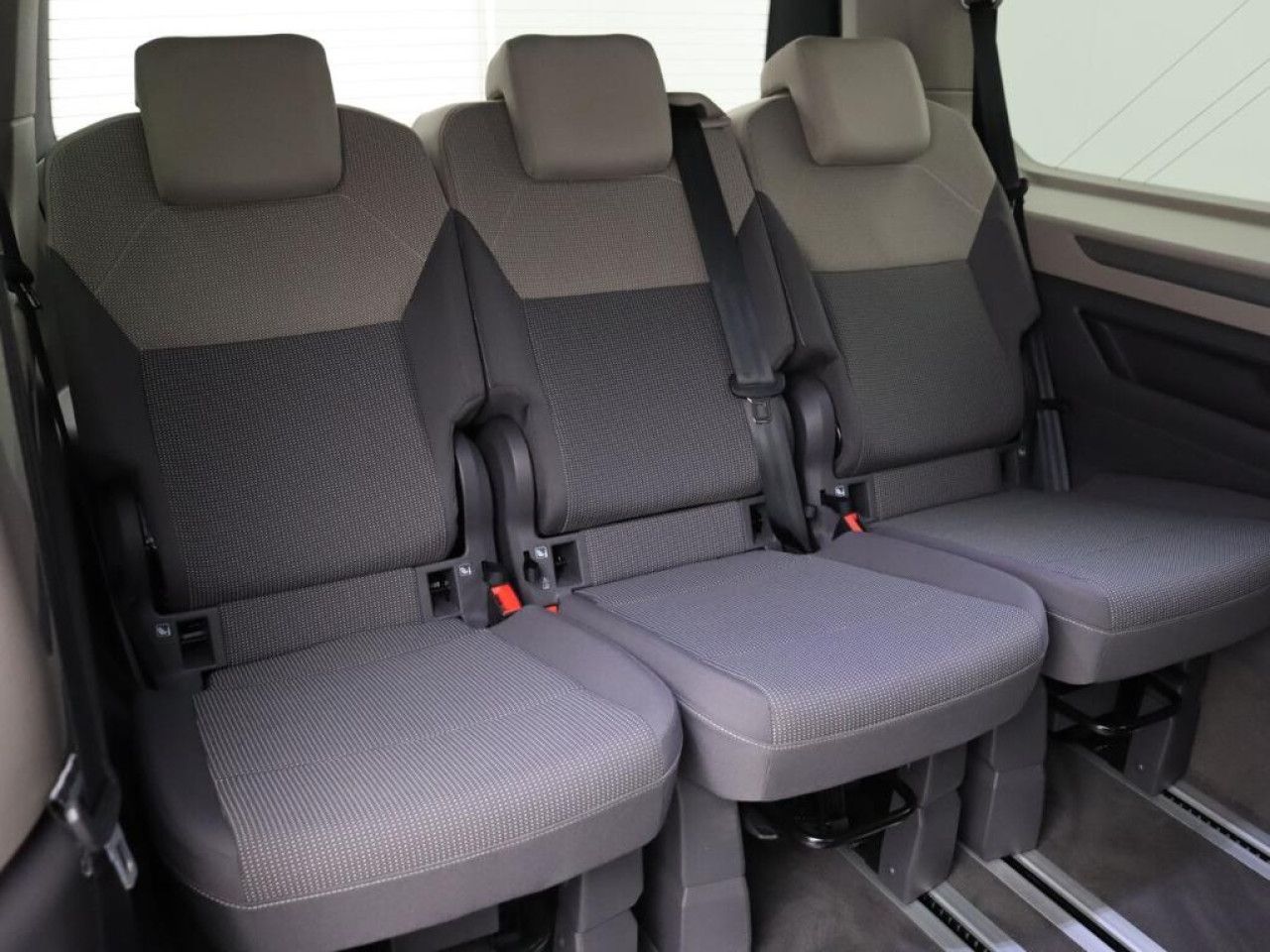 Fahrzeugabbildung Volkswagen Multivan Life 2.0 TDI DSG 7-Sitzer AHK Bluetooth