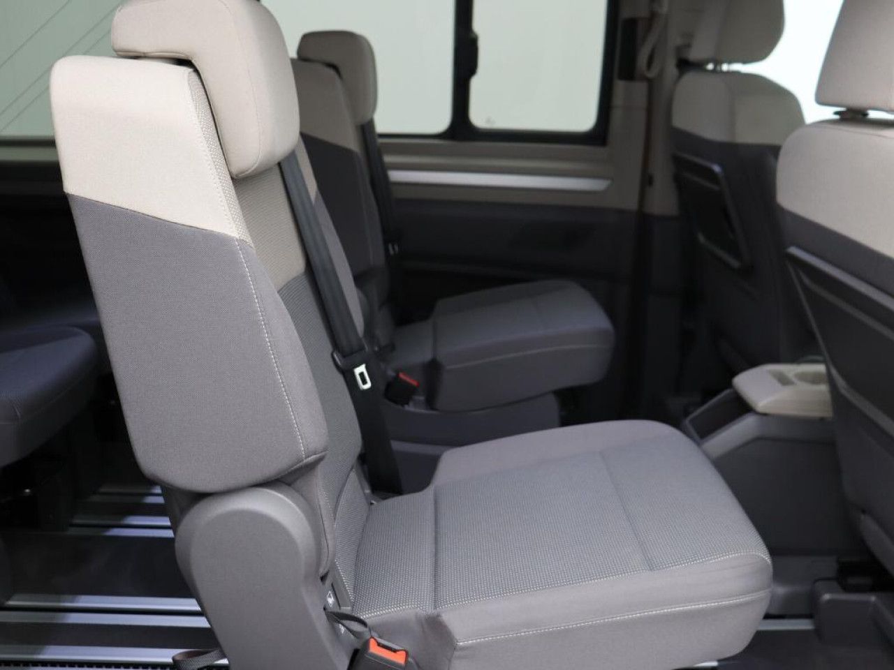 Fahrzeugabbildung Volkswagen Multivan Life 2.0 TDI DSG 7-Sitzer AHK Bluetooth