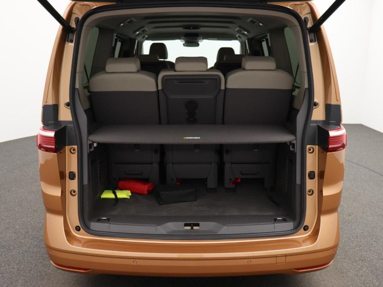 Fahrzeugabbildung Volkswagen Multivan Life 2.0 TDI DSG 7-Sitzer AHK Bluetooth