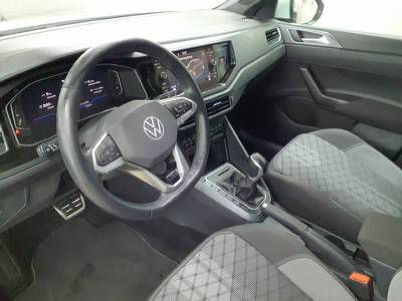 Fahrzeugabbildung Volkswagen Taigo R-Line 1.5 TSI DSG AHK Kamera Navi LED ACC